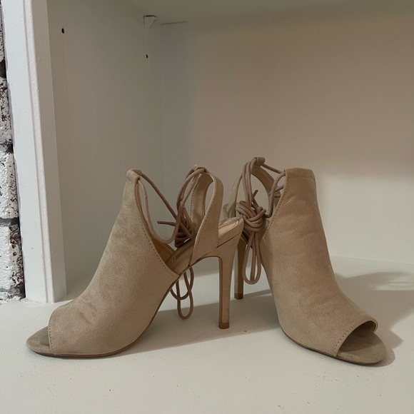 Women’s Ankle Lace Up Heel - Picture 2 of 5